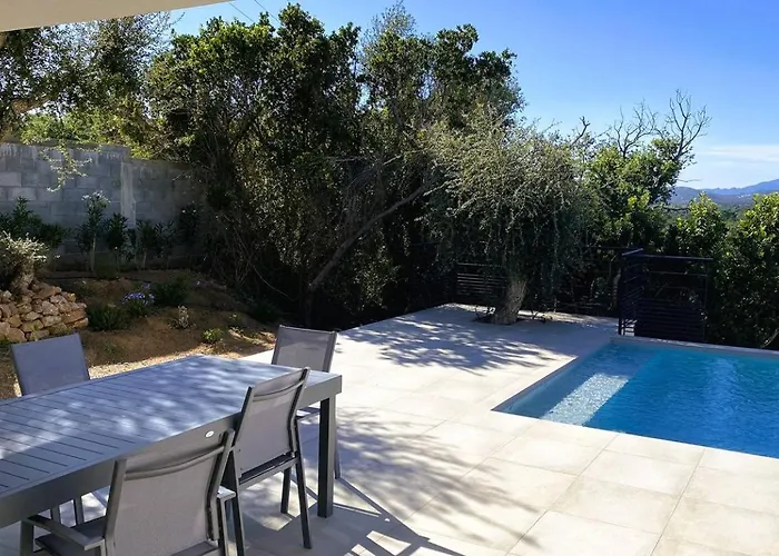 Casalonga, 8 Pers, Piscine Chauffee, 1km * Cirendinu